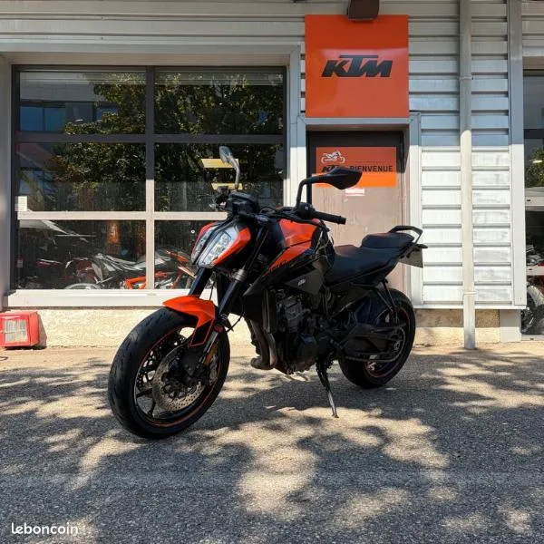 890 DUKE