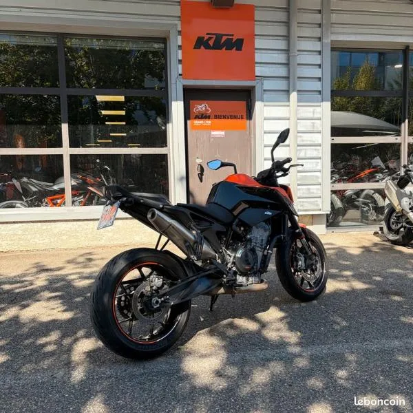 890 DUKE