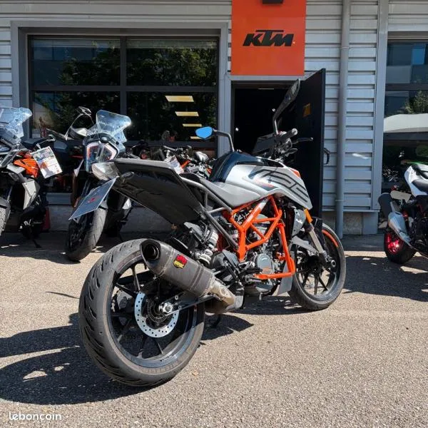 125 DUKE ABS