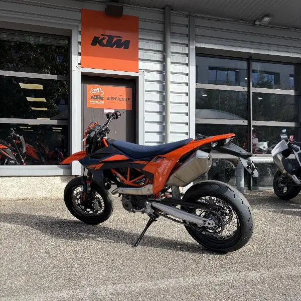 690 SMC R