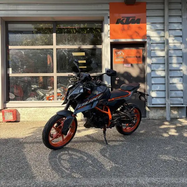 390 DUKE