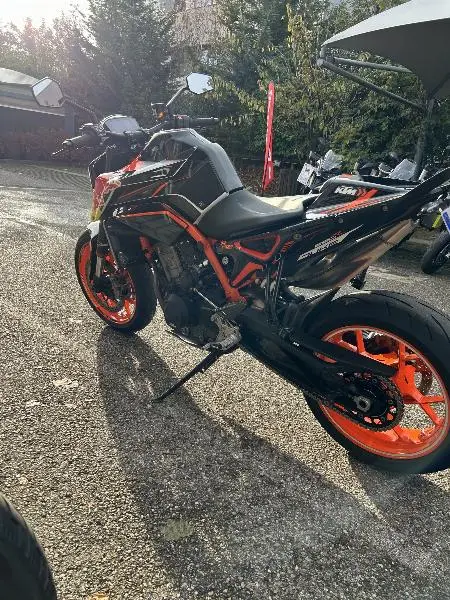 890 DUKE R