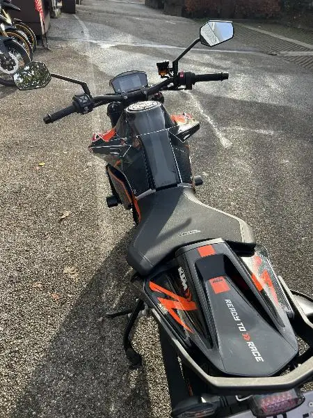 890 DUKE R