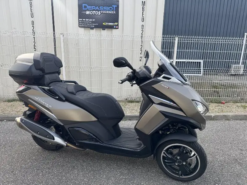 METROPOLIS 400 SW 2024