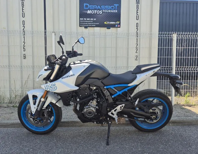 GSX8S