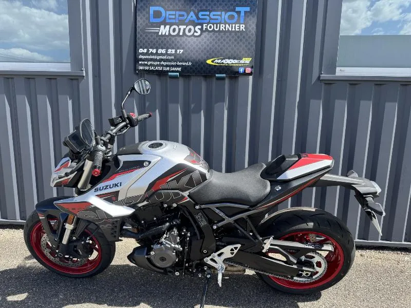 GSX8S