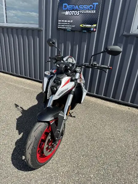 GSX8S