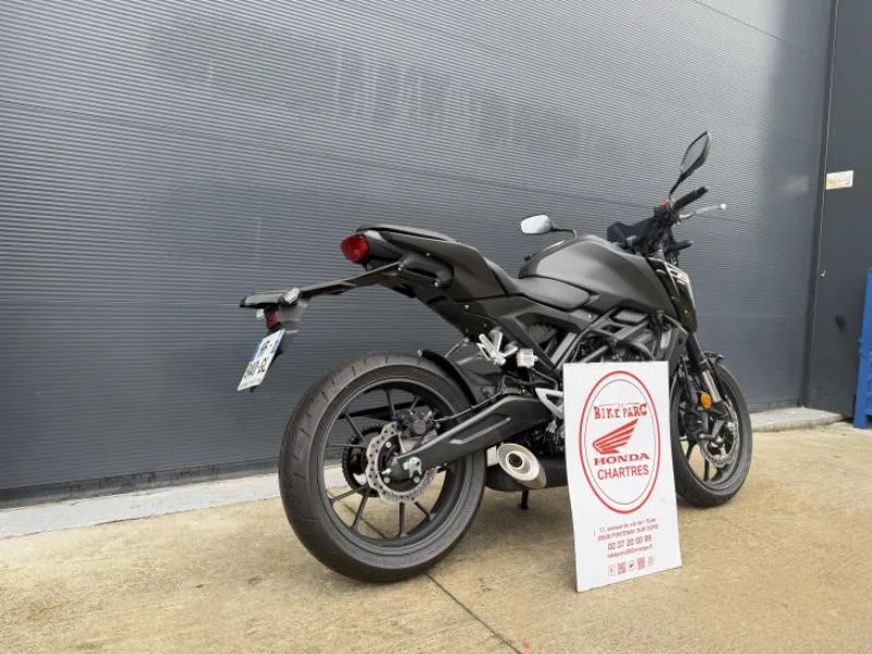 CB 125 R