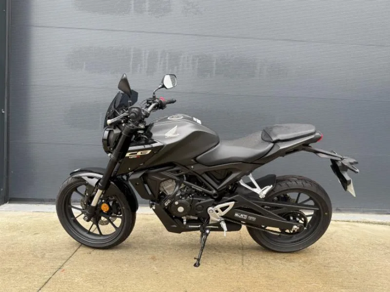 CB 125 R