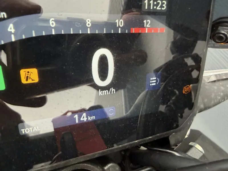 CB 125 R
