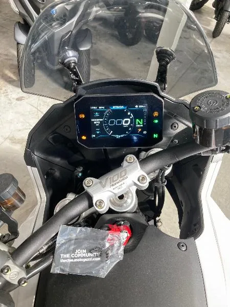 V100  MANDELLO