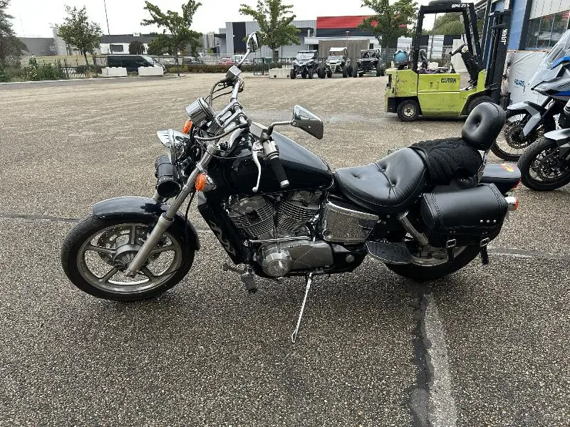 VT SHADOW 1100