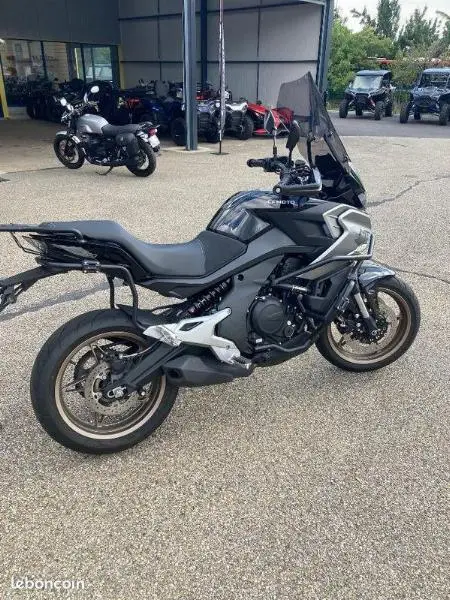 MT 700