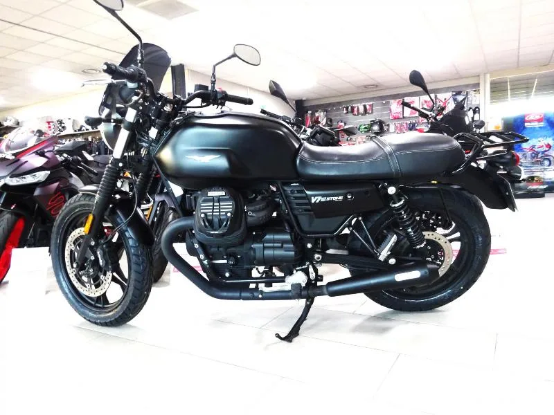 V7 III STONE 750
