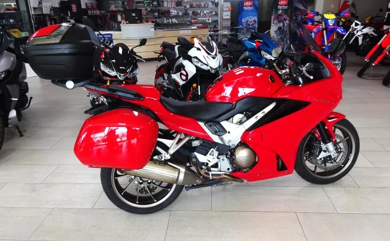 VFR 800 F
