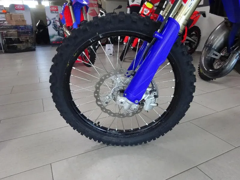 125 SE FACTORY