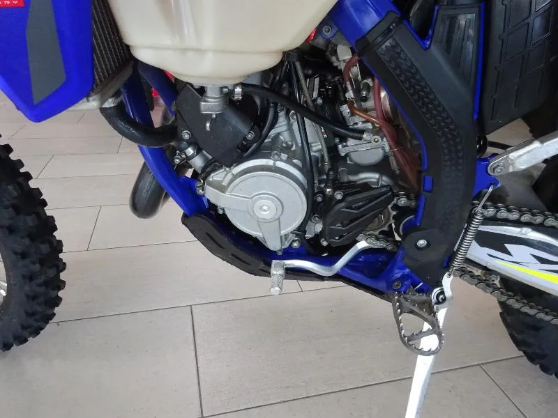125 SE FACTORY