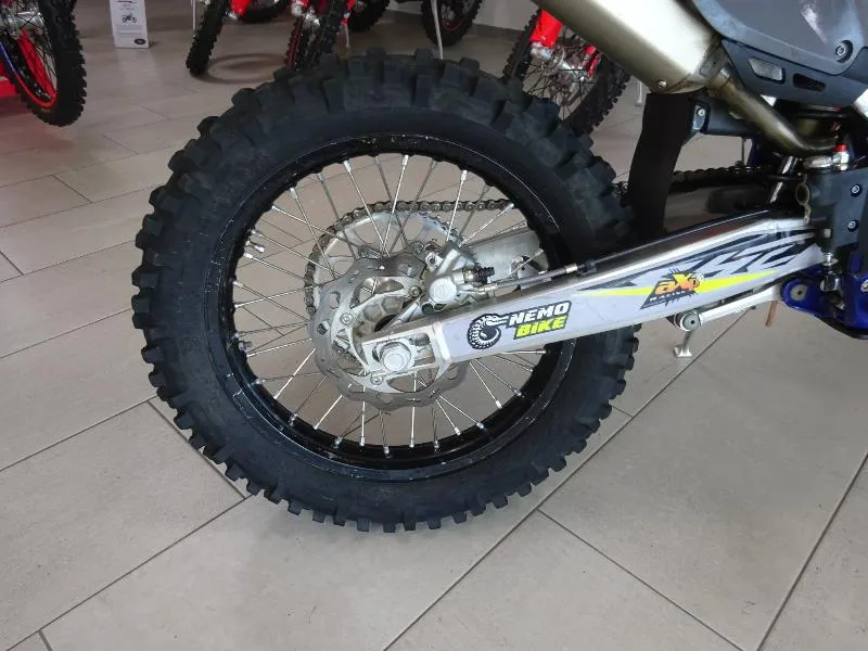 125 SE FACTORY