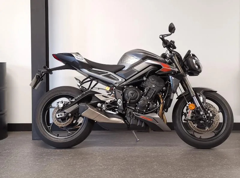 STREET TRIPLE 765 RS