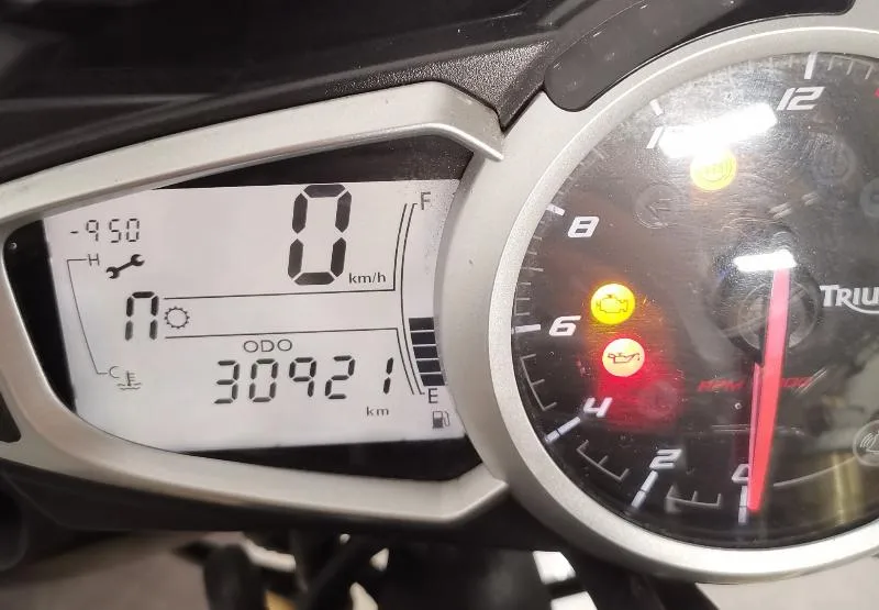 STREET TRIPLE 675