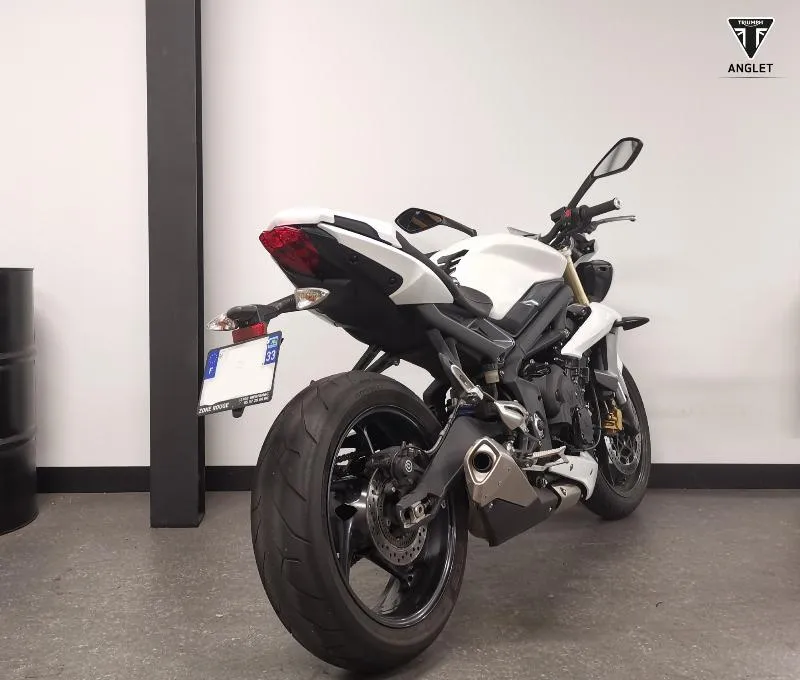 STREET TRIPLE 675