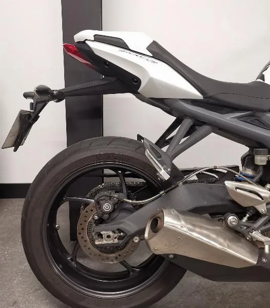 STREET TRIPLE 675