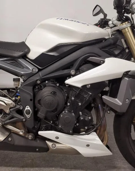 STREET TRIPLE 675