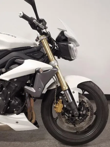 STREET TRIPLE 675