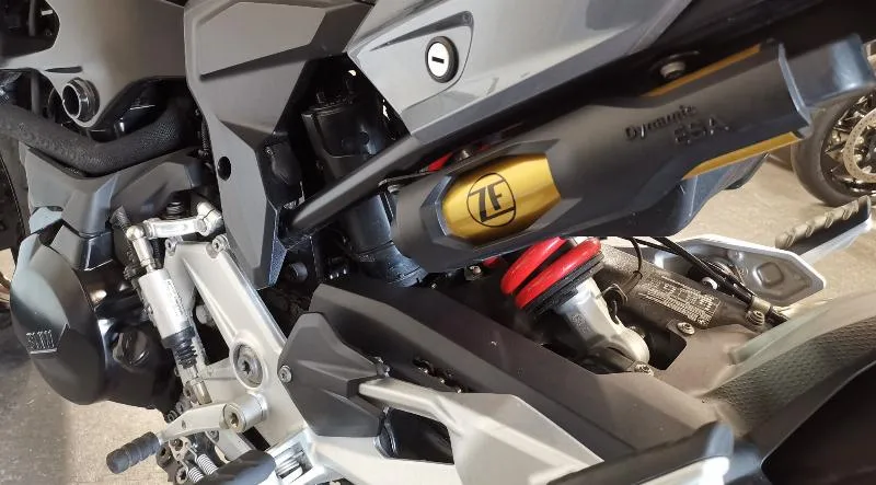 F 900 R