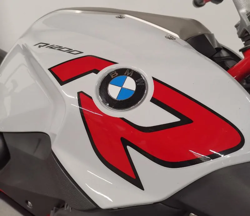 R 1200 R