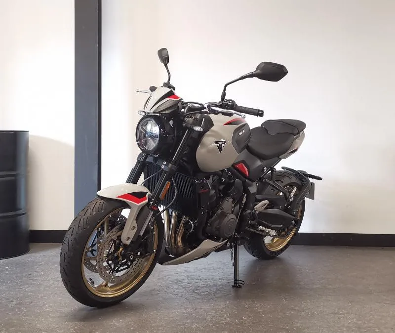TRIDENT 800