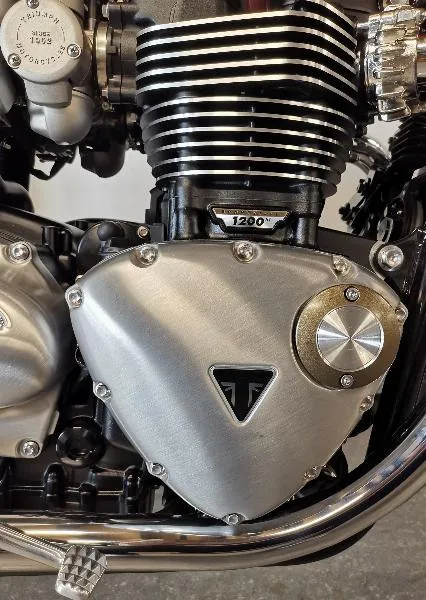 BONNEVILLE T120