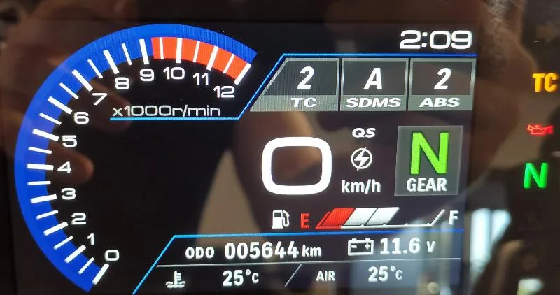DL VSTROM 1050DE