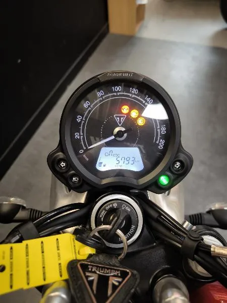 STREET TWIN  900