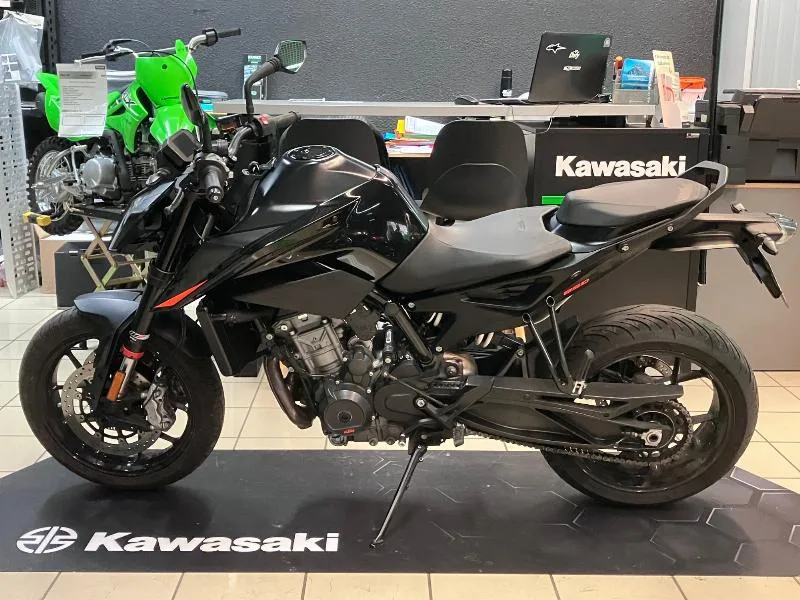 890 DUKE