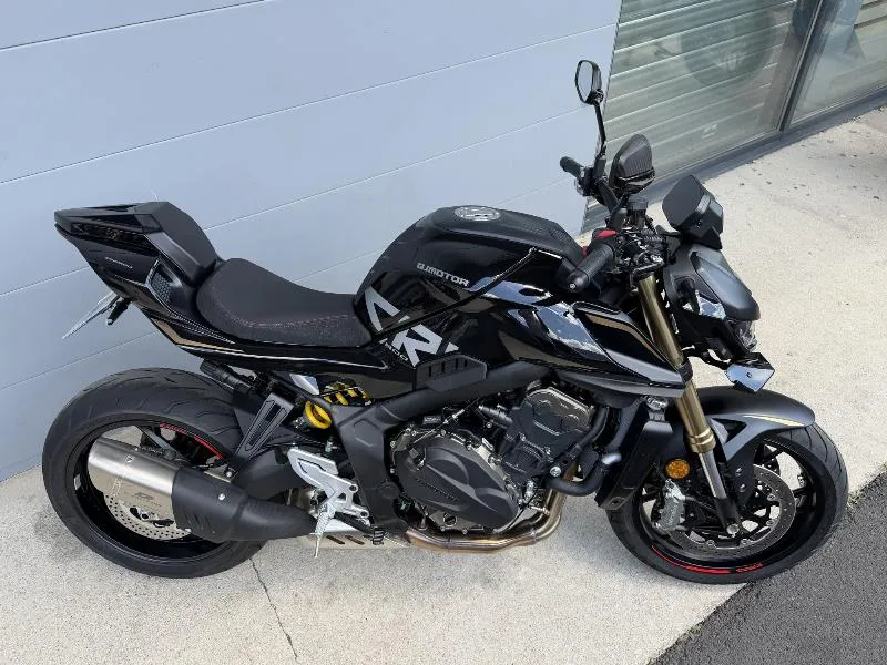 SRK 800 DARK 2026