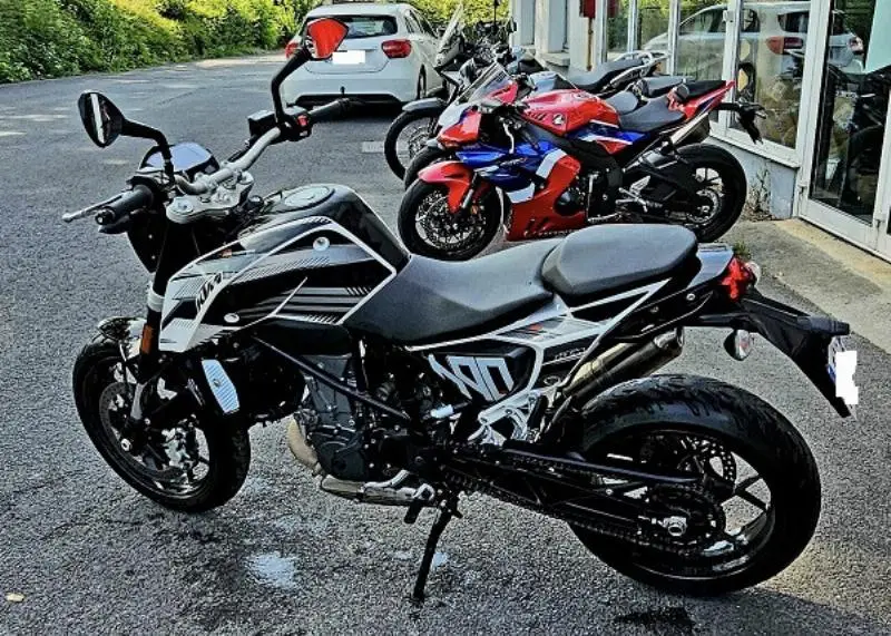 DUKE 690