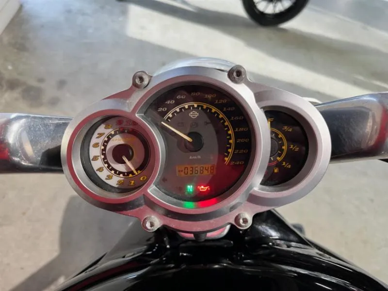 V ROD MUSCLE 1250
