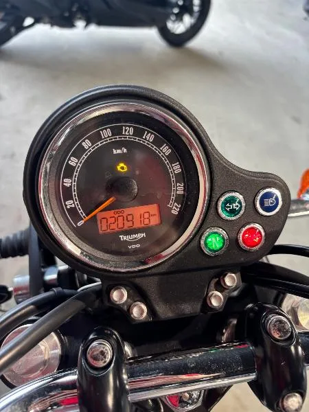 BONNEVILLE 865 SE