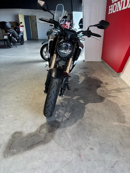 CB 125  R