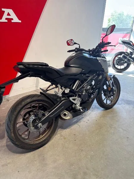 CB 125  R
