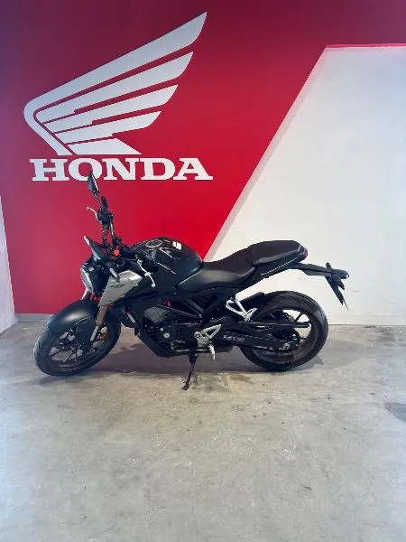 CB 125  R