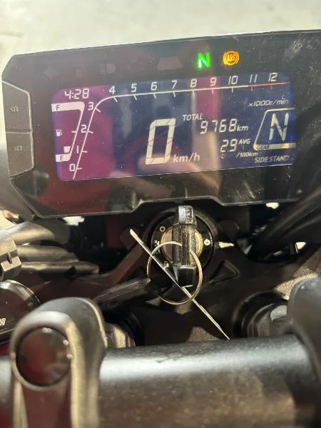 CB 125  R
