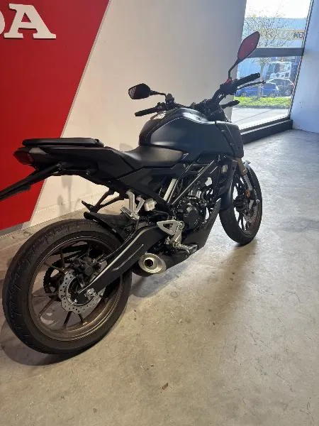 CB 125  R