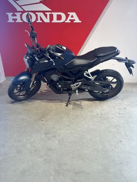 CB 125  R