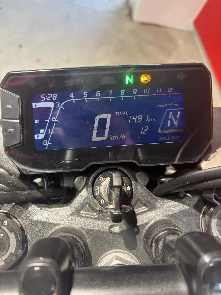 CB 125  R