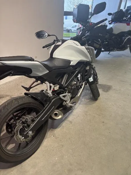 CB 125  R