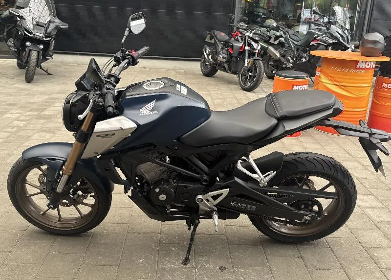 CB 125  R