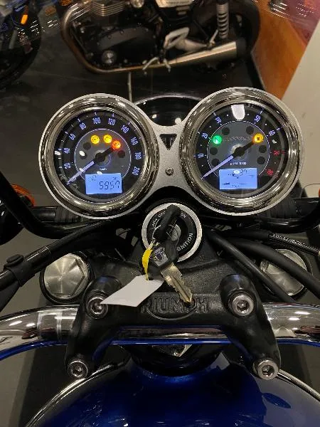 BONNEVILLE T100 900