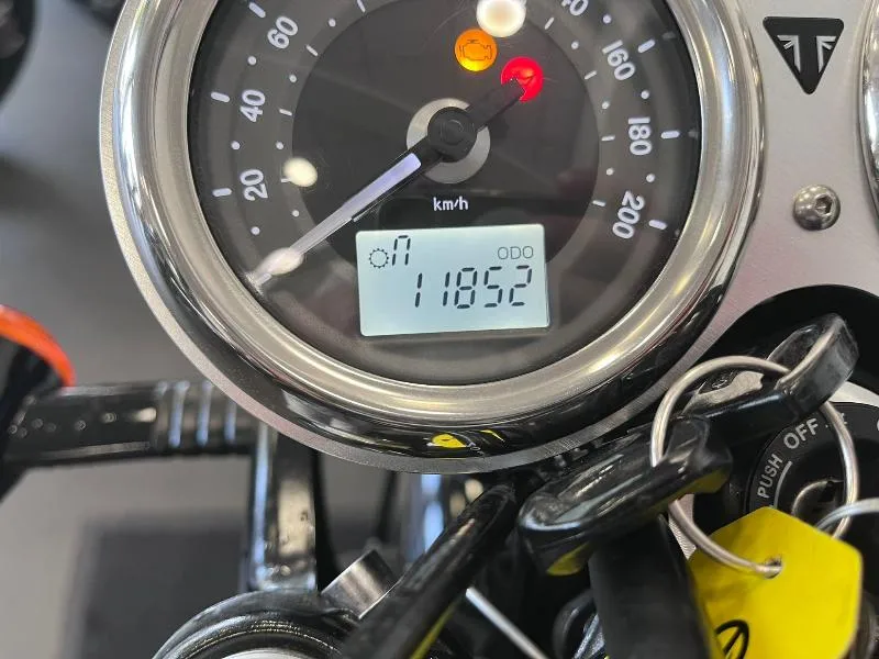Bonneville T120 Black